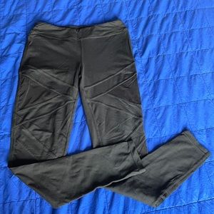 GUC Titika leggings with crisscross detail